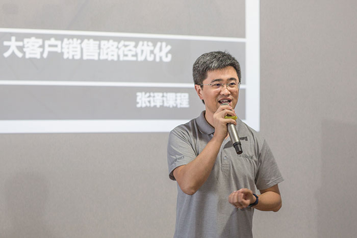 百聯(lián)開(kāi)展新一輪培訓(xùn)：提高員工職業(yè)素質(zhì)，增強(qiáng)客戶服務(wù)能力